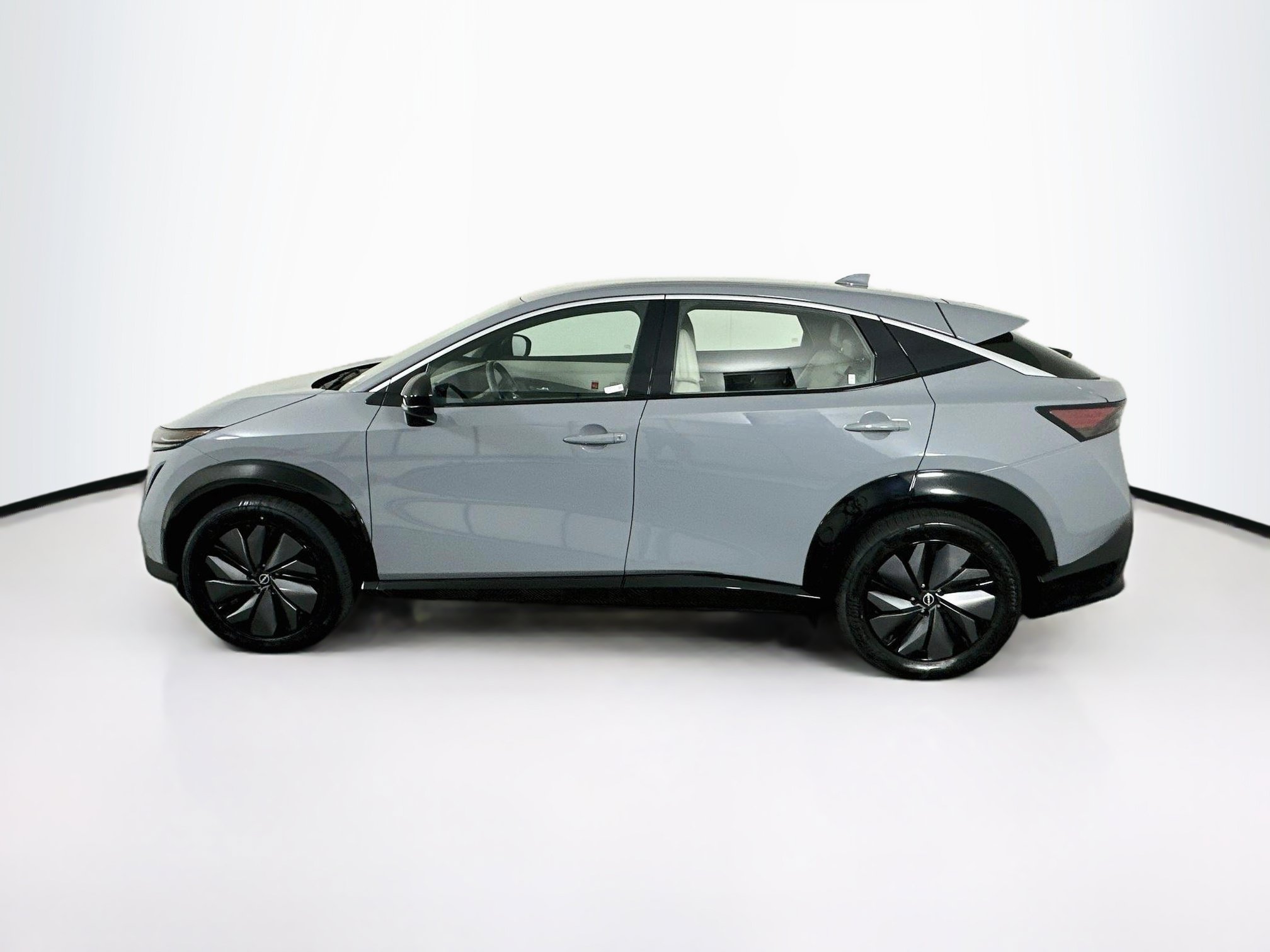Used 2024 Nissan Ariya FWD image 4