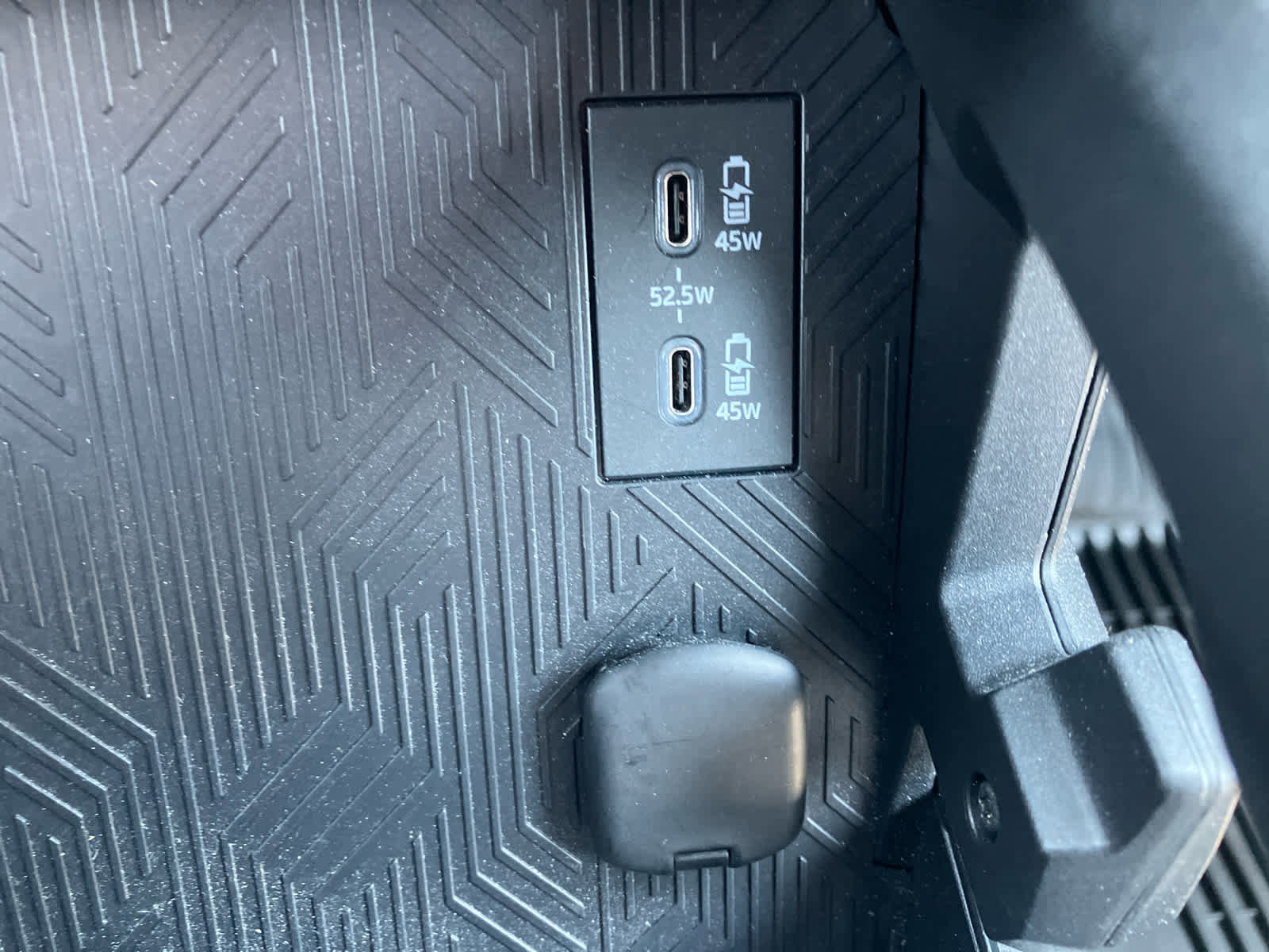 Used 2024 Toyota Tacoma Limited image 31