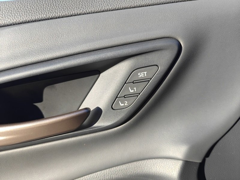 Used 2025 Toyota Crown Signia image 12