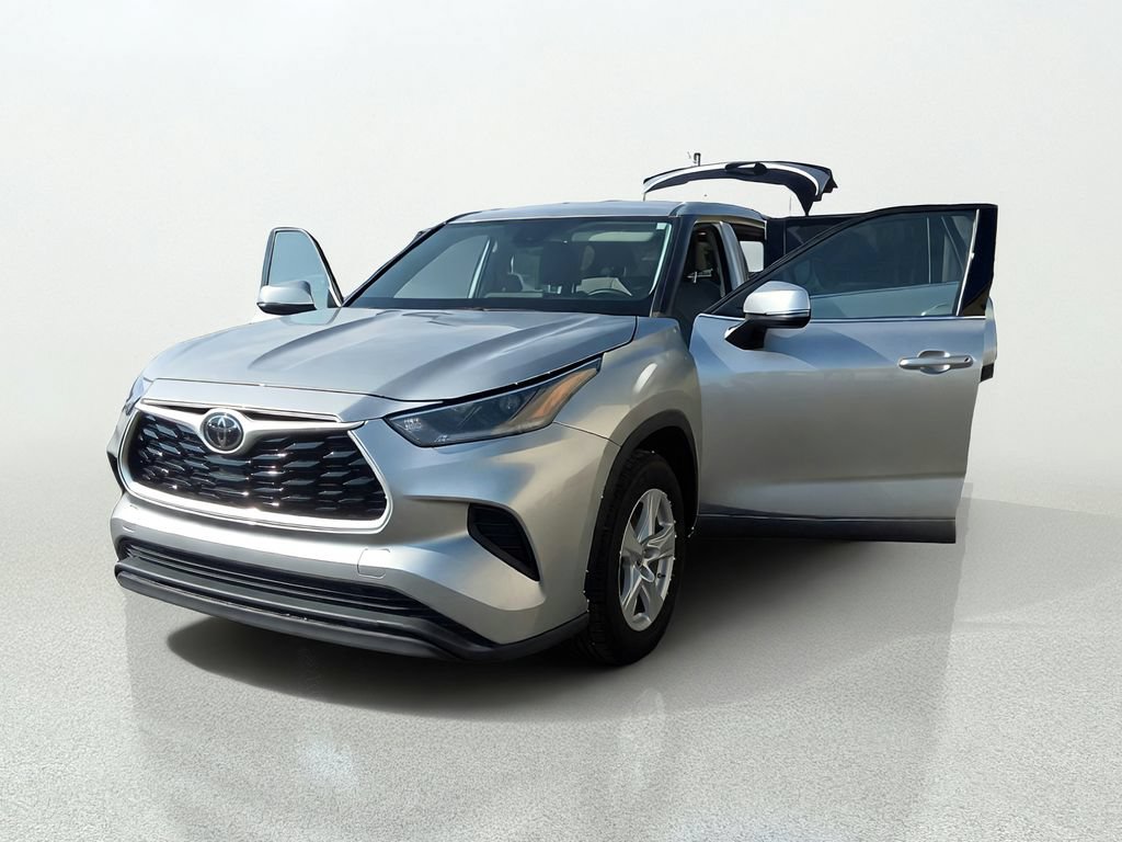 Used 2021 Toyota Highlander L FWD image 11