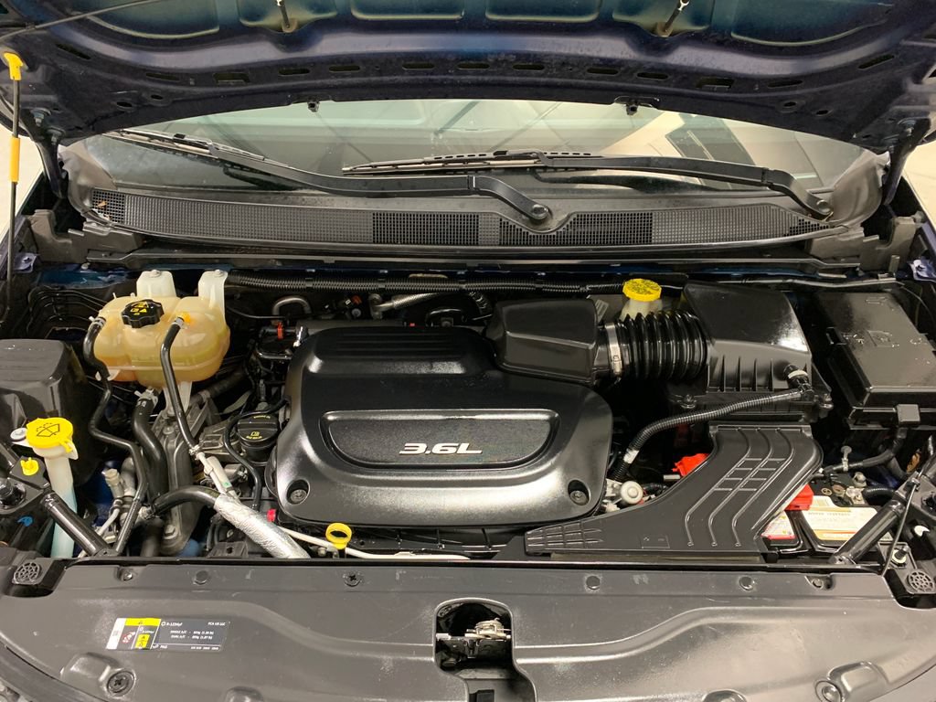 Used 2018 Chrysler Pacifica Touring-L FWD image 15