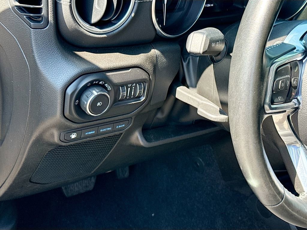 Used 2021 Jeep Wrangler Unlimited Sahara w/ Cold Weather Group AWD/4WD image 11