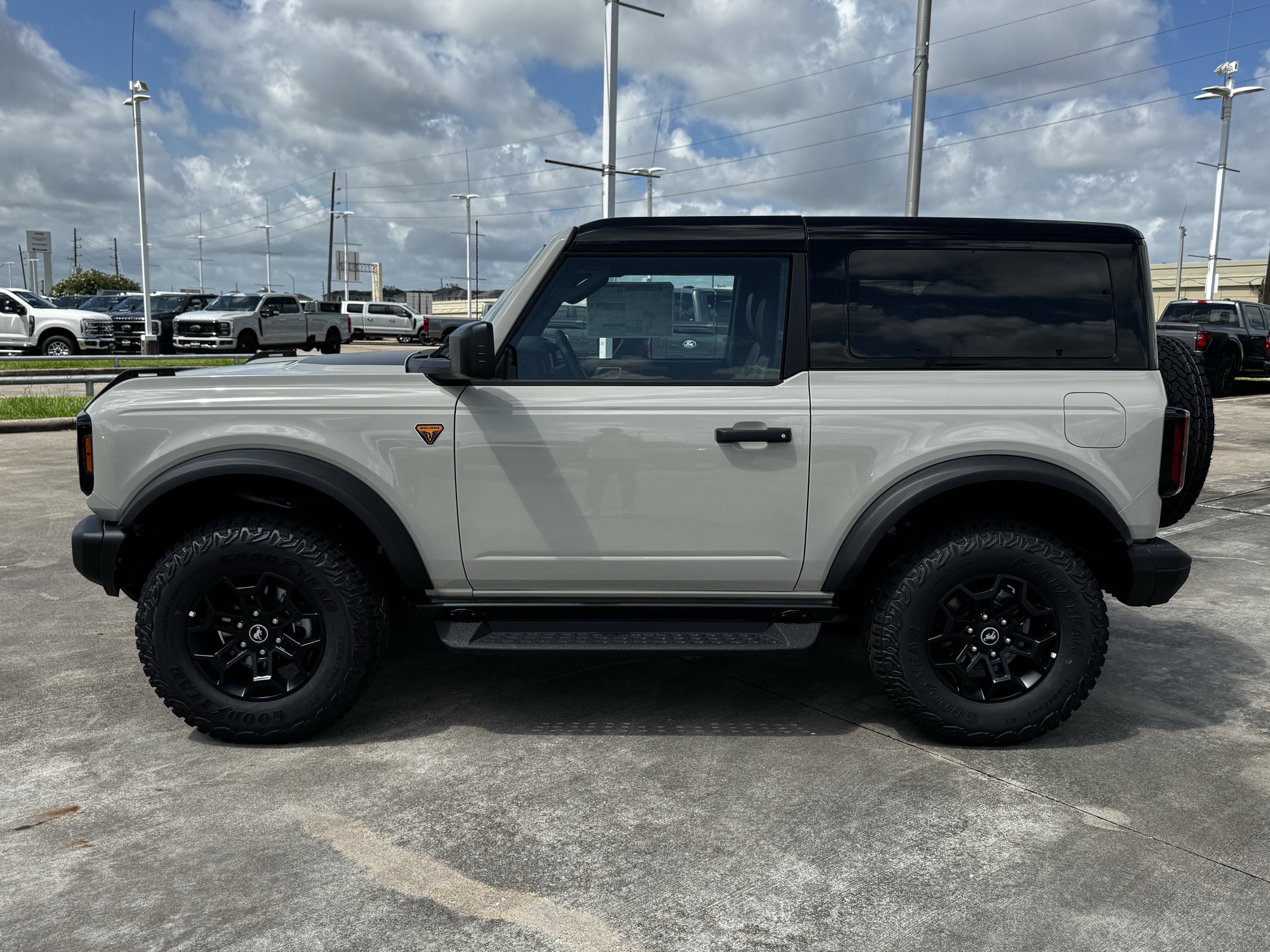 New 2026 Ford Bronco Badlands w/ Black Appearance Package AWD/4WD image 7