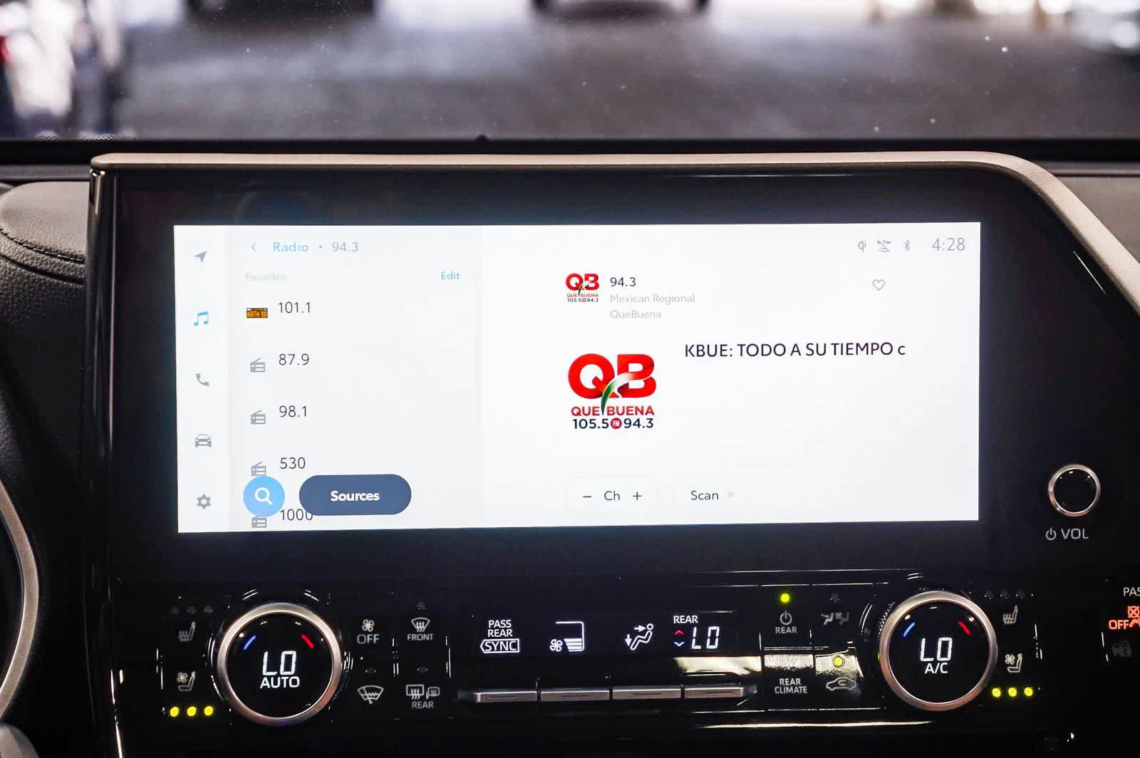 Certified 2025 Toyota Highlander Limited AWD/4WD image 15