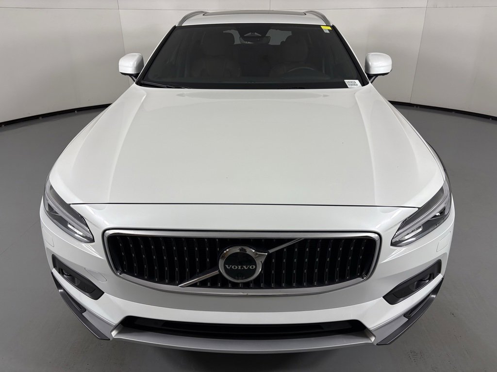 Used 2025 Volvo V90 B6 Cross Country Plus w/ Protection Package Premier image 3