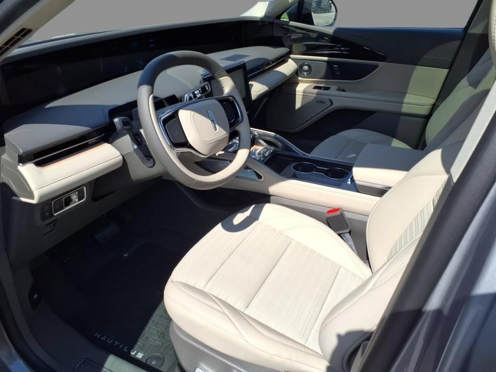 New 2025 Lincoln Nautilus Reserve w/ Jet Appearance Package AWD/4WD image 4