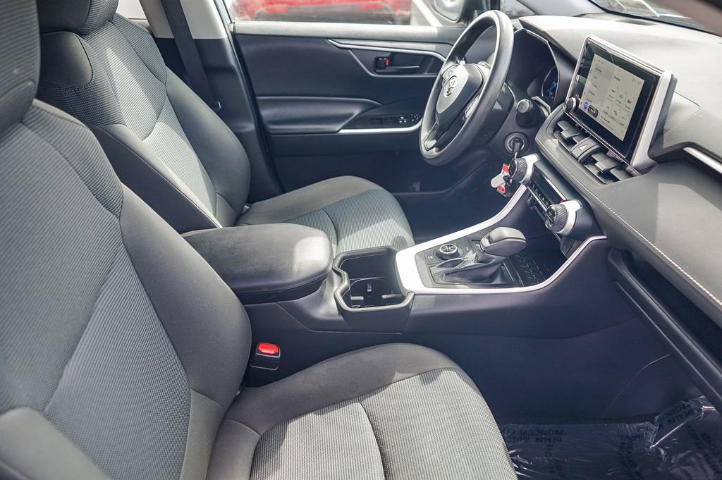 Used 2023 Toyota RAV4 LE image 17