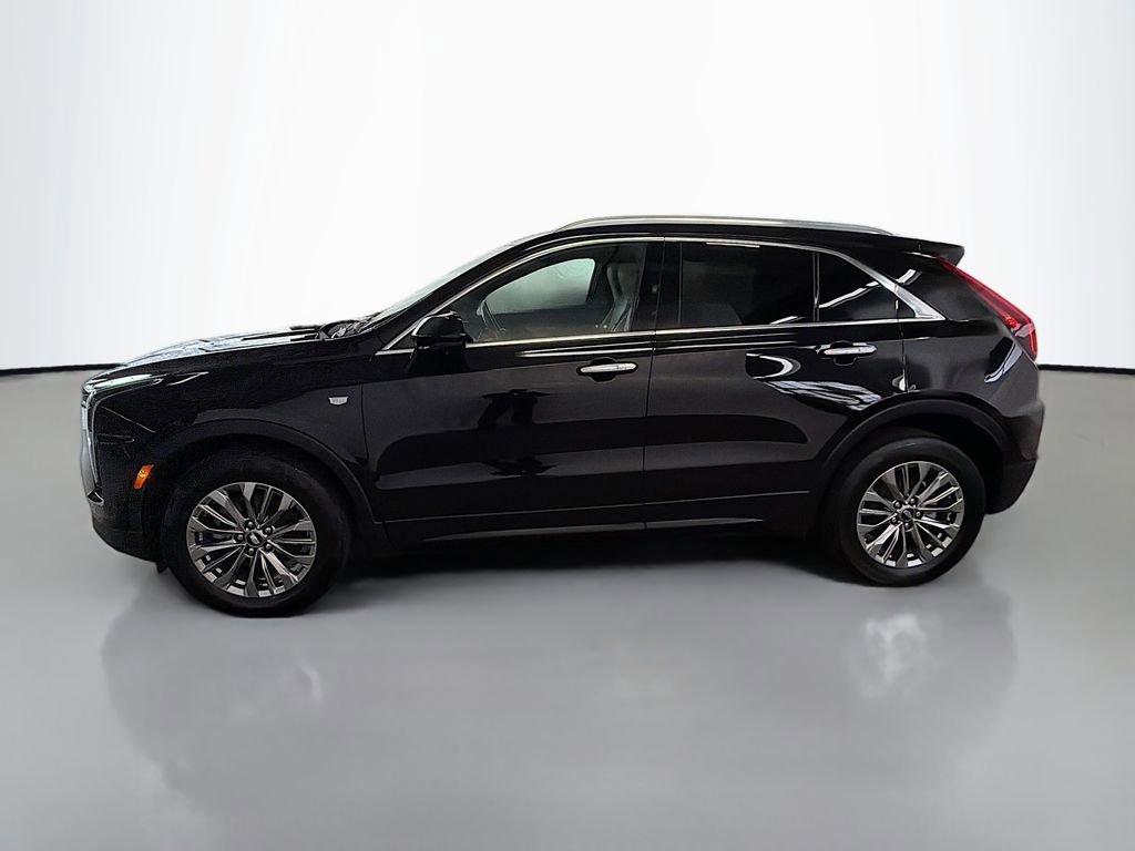 Used 2025 Cadillac XT4 Premium Luxury image 6