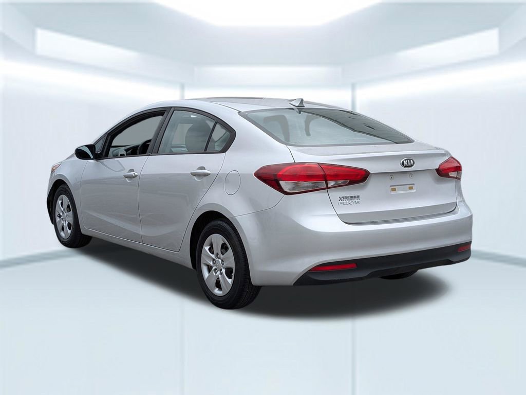 Used 2017 Kia Forte LX FWD image 4