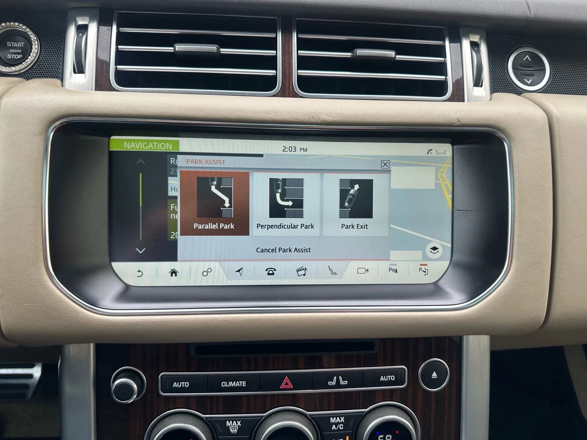 Used 2017 Land Rover Range Rover HSE image 45