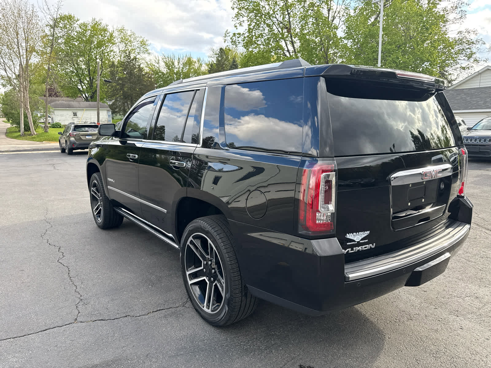 Used 2016 GMC Yukon Denali w/ Open Road Package AWD/4WD image 5