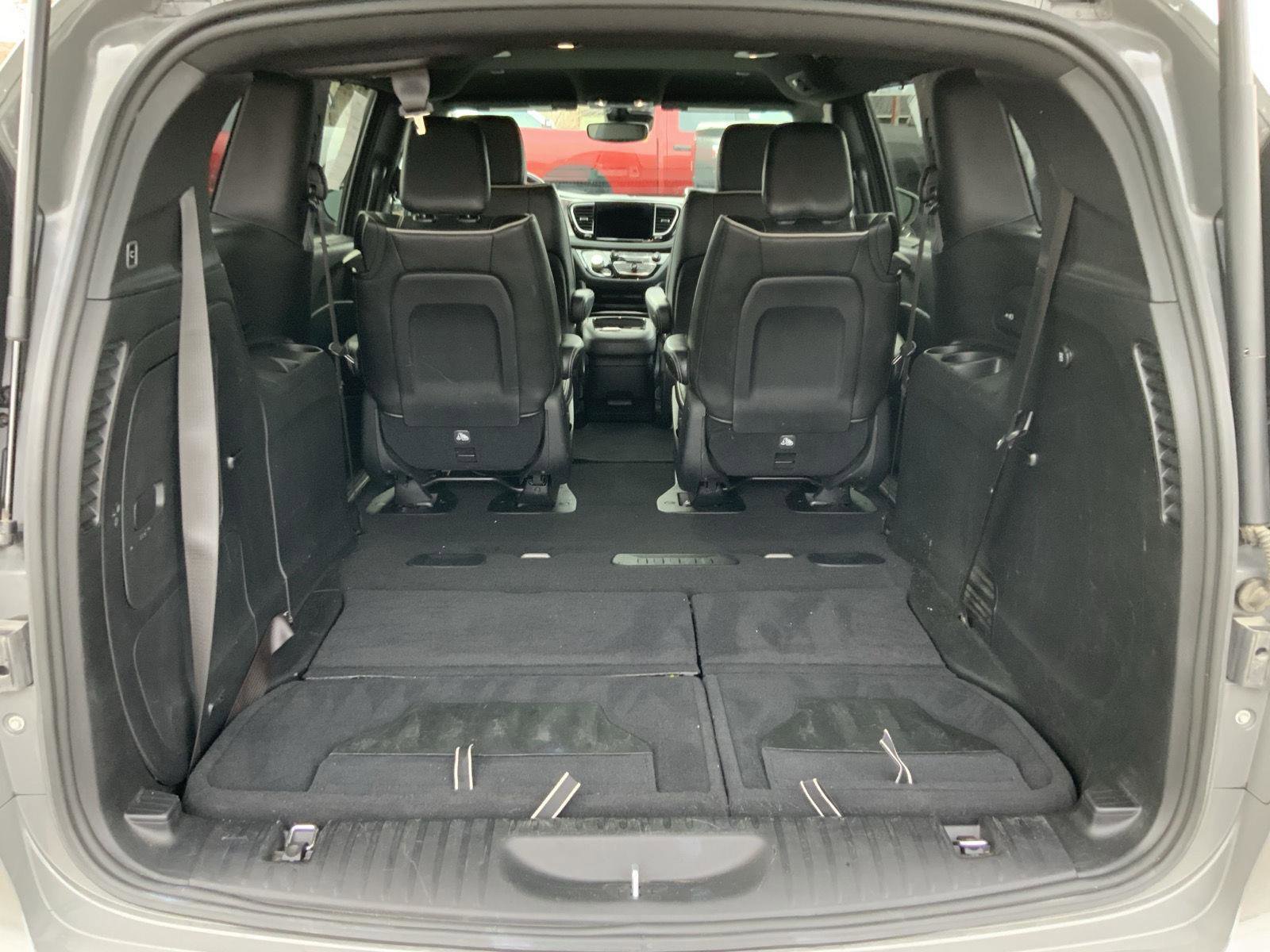 Used 2021 Chrysler Pacifica Limited w/ S Appearance Package image 13