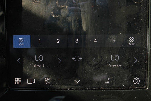 Used 2021 Volvo XC40 P8 Recharge w/ Advanced Package image 33