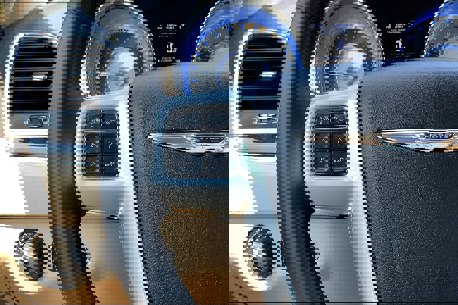 Used 2014 Chrysler 300 image 23