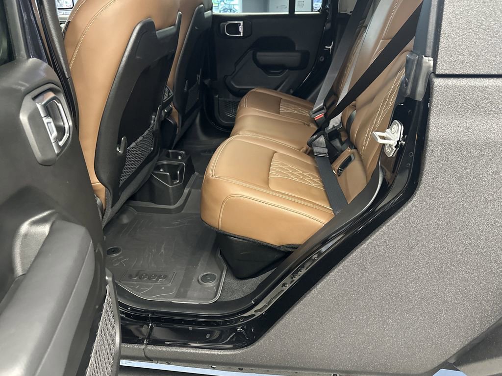 Used 2024 Jeep Gladiator Rubicon w/ Technology Group image 21