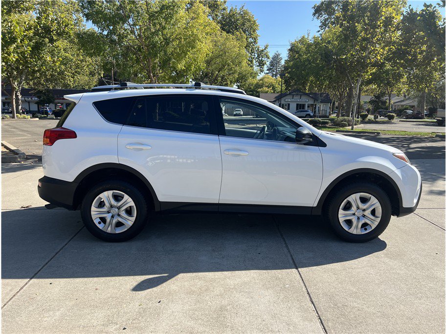 Used 2013 Toyota RAV4 LE FWD image 4