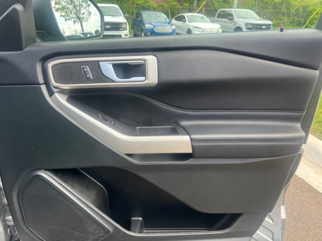 Used 2023 Ford Explorer XLT w/ Equipment Group 202A AWD/4WD image 9
