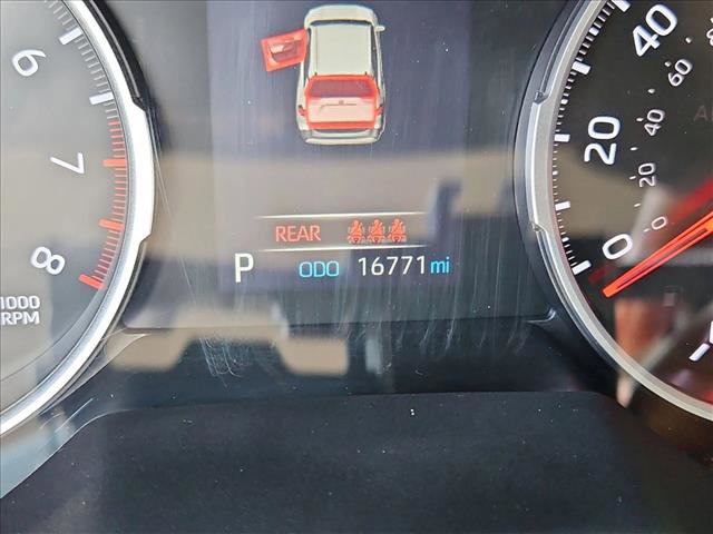 Used 2021 Toyota RAV4 XLE Premium image 11