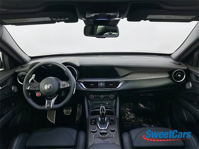 Used 2024 Alfa Romeo Stelvio Quadrifoglio image 15