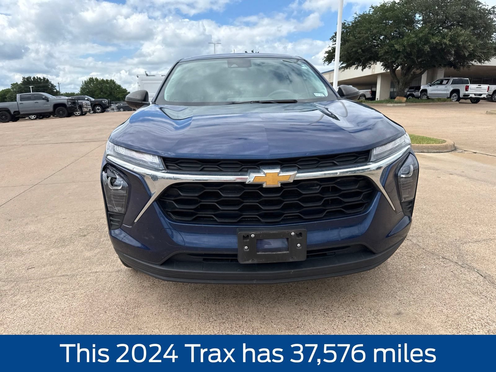 Used 2024 Chevrolet Trax LS FWD image 2