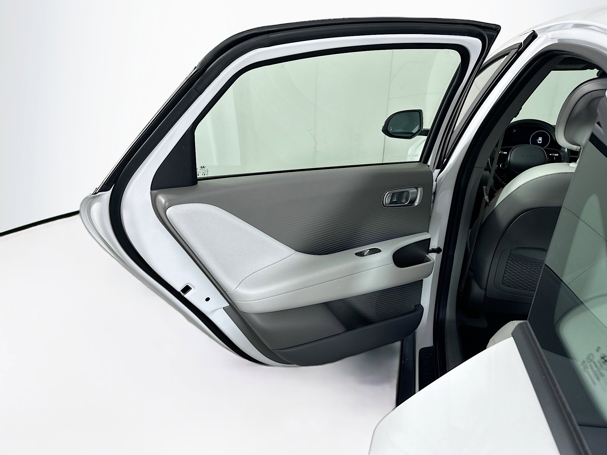 Used 2024 Hyundai Ioniq 6 SEL RWD image 27