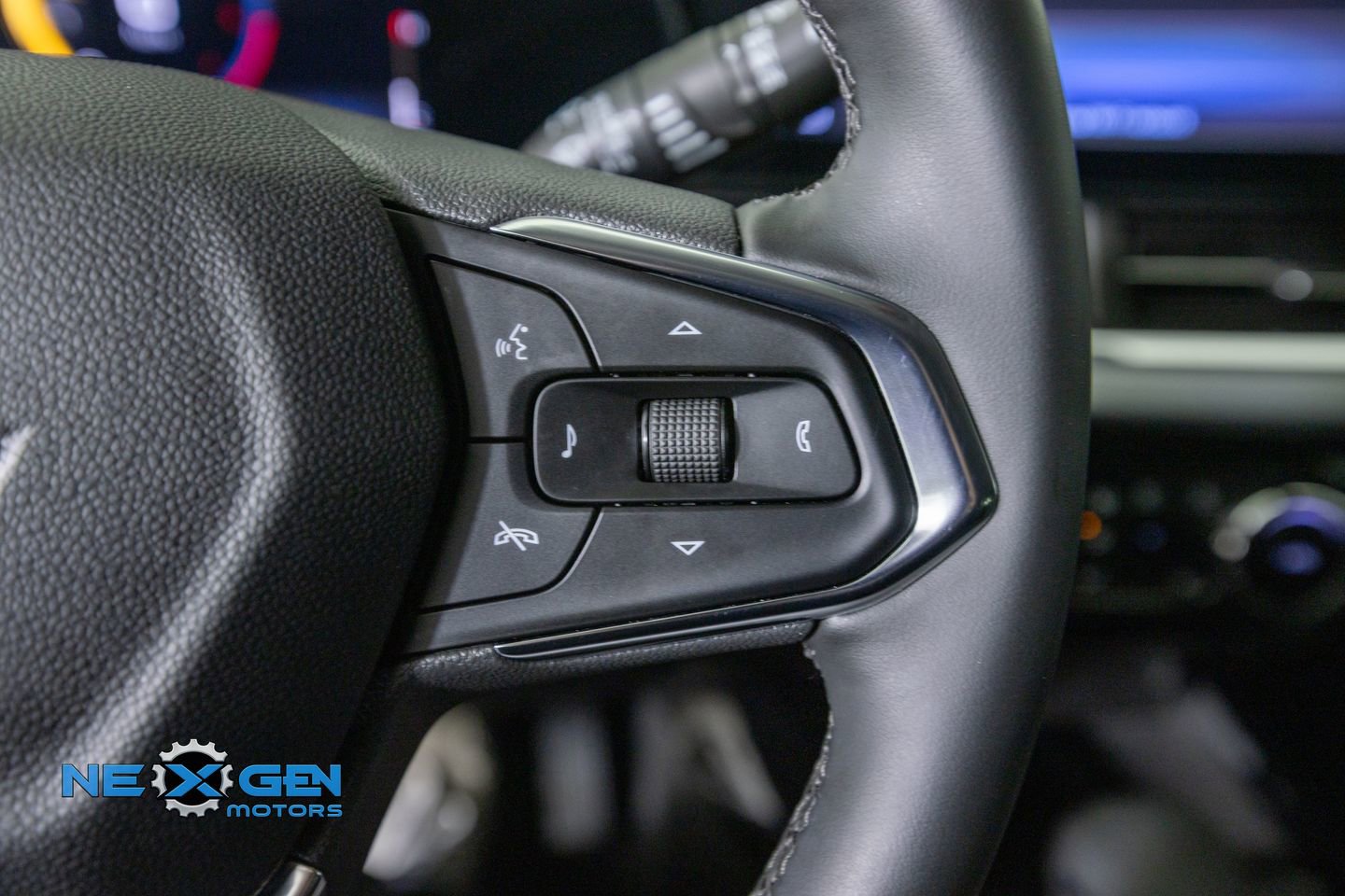 Used 2025 Chevrolet Trax LT w/ Driver Confidence Package FWD image 15