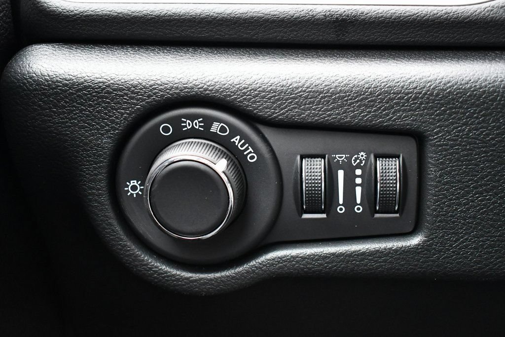New 2026 Chrysler Voyager LX FWD image 14