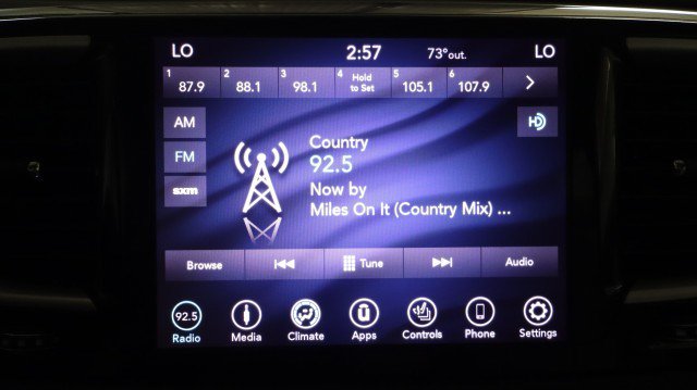 Used 2018 Chrysler Pacifica Touring-L FWD image 18