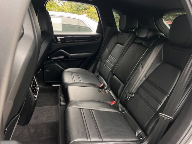 Used 2023 Porsche Cayenne AWD/4WD image 21