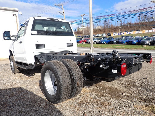 New 2026 Ford F350 XL w/ XL Chrome Package AWD/4WD image 4