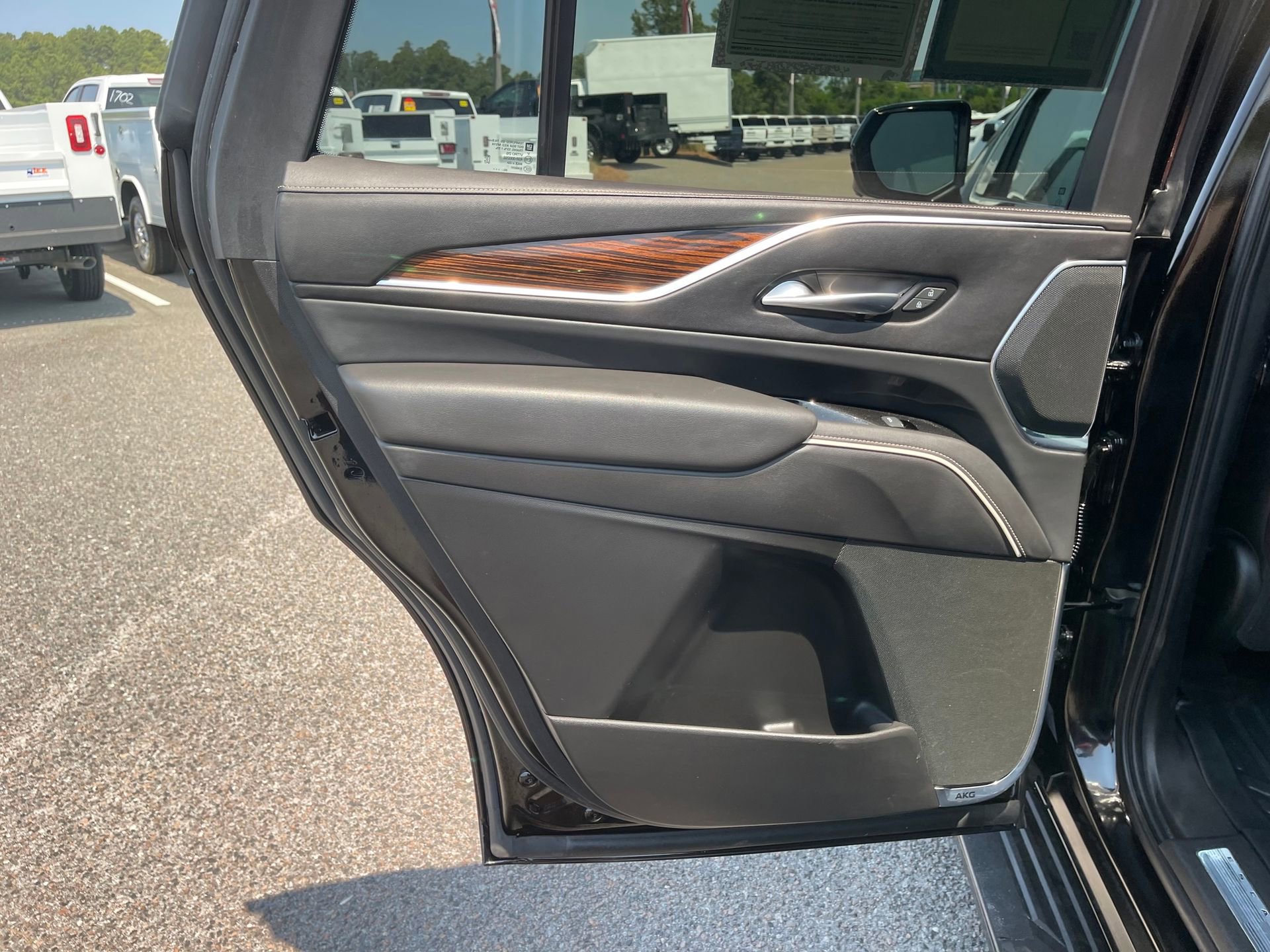 Used 2021 Cadillac Escalade Luxury image 19