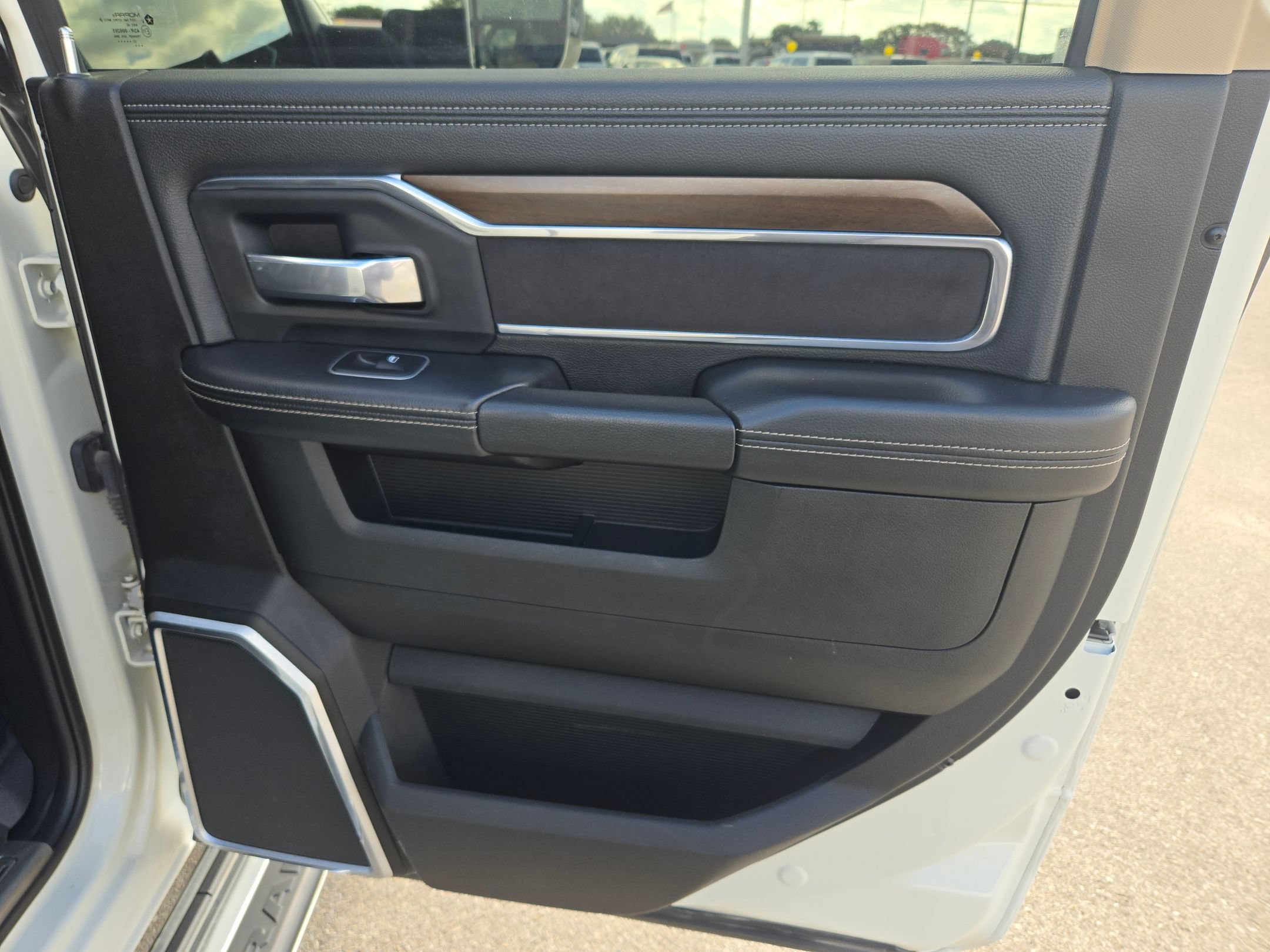 Used 2022 RAM 3500 Laramie AWD/4WD image 27
