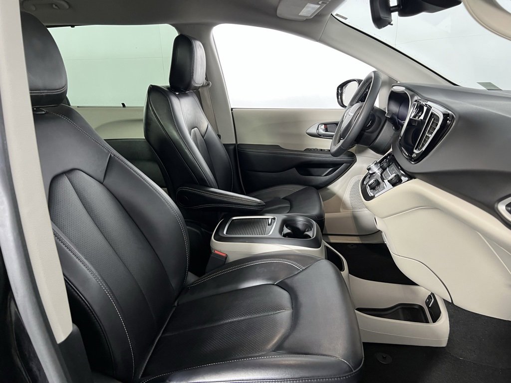 Used 2024 Chrysler Pacifica Touring-L image 34