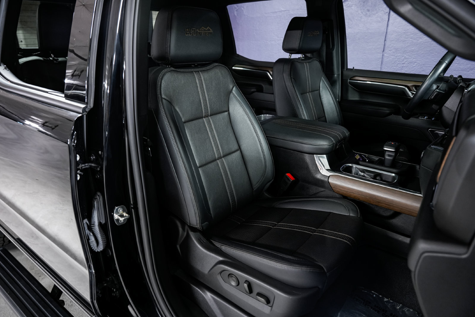 Used 2024 Chevrolet Silverado 1500 High Country w/ Midnight Edition AWD/4WD image 26