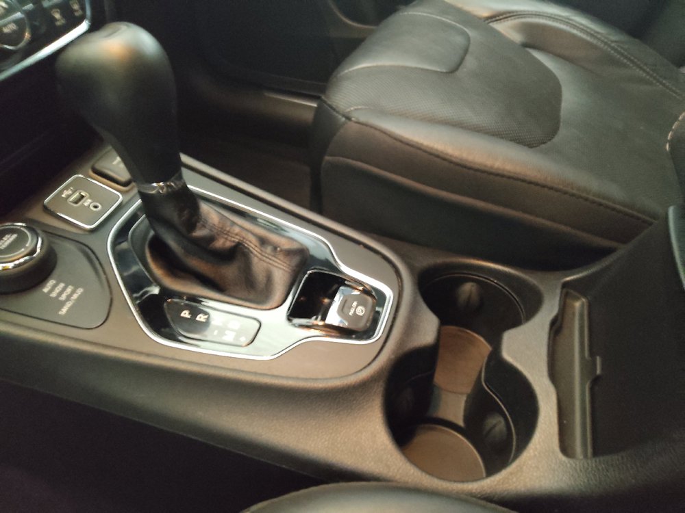 Used 2020 Jeep Cherokee Limited AWD/4WD image 26