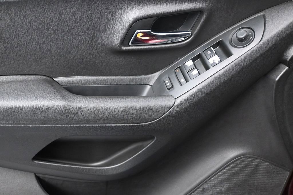 Used 2017 Chevrolet Trax LS FWD image 11