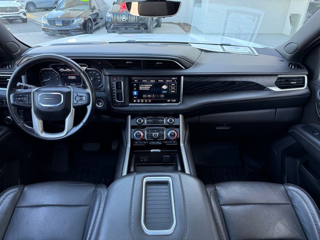 Used 2021 GMC Yukon XL Denali w/ Denali Premium Package image 12