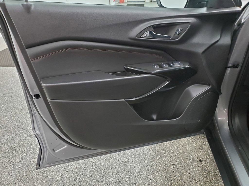 Certified 2025 Chevrolet Trax RS w/ Driver Confidence Package image 12
