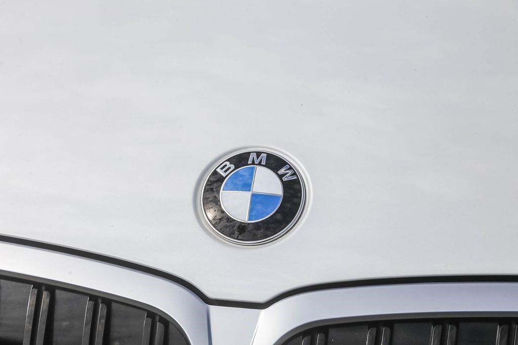 Used 2024 BMW 330i Sedan w/ Convenience Package RWD image 5