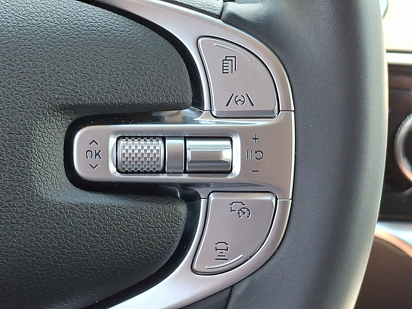 Used 2025 Genesis GV70 2.5T image 23