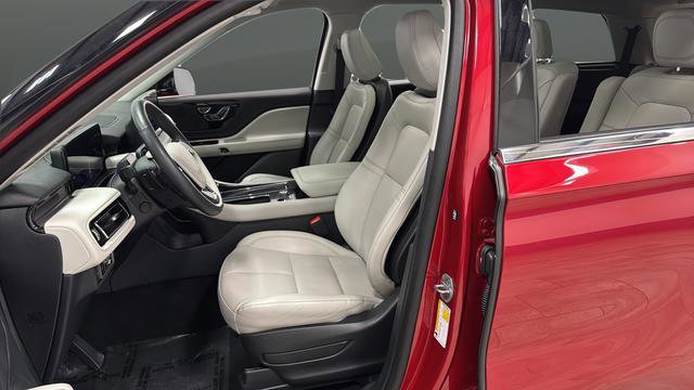 Used 2025 Lincoln Aviator AWD image 16