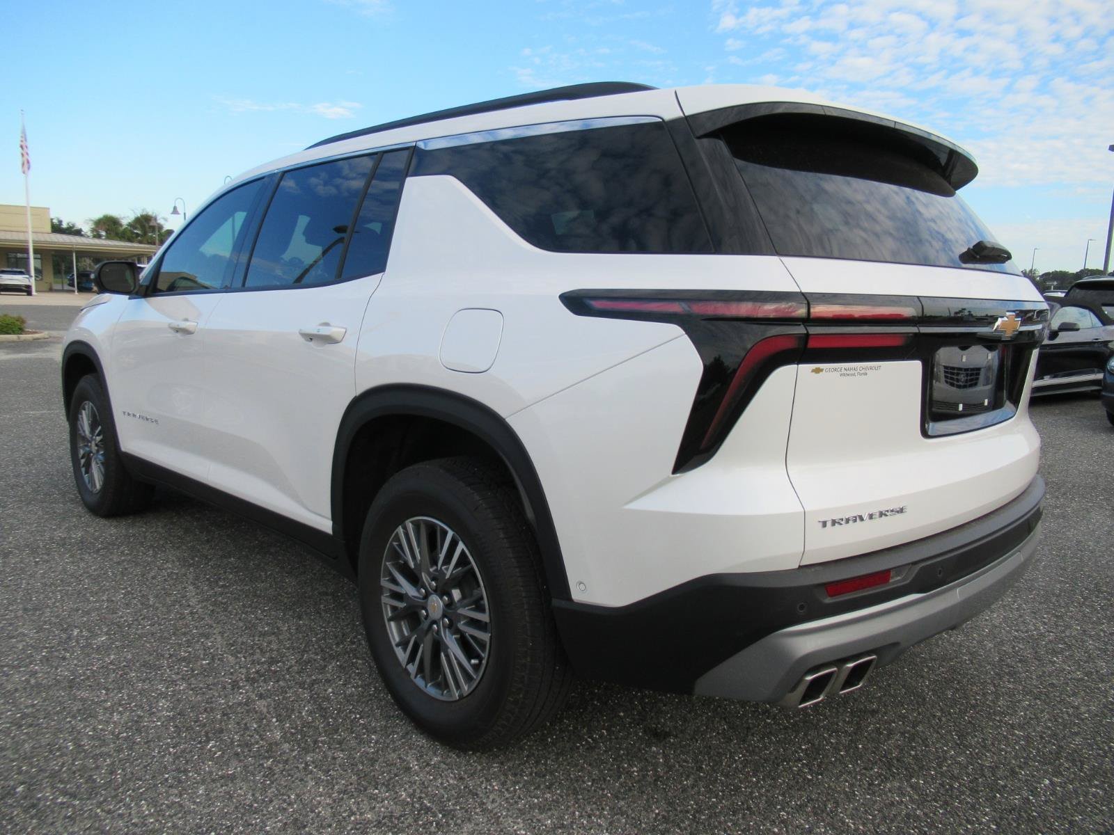 Used 2024 Chevrolet Traverse LT w/ Enhanced Driving Package FWD image 5