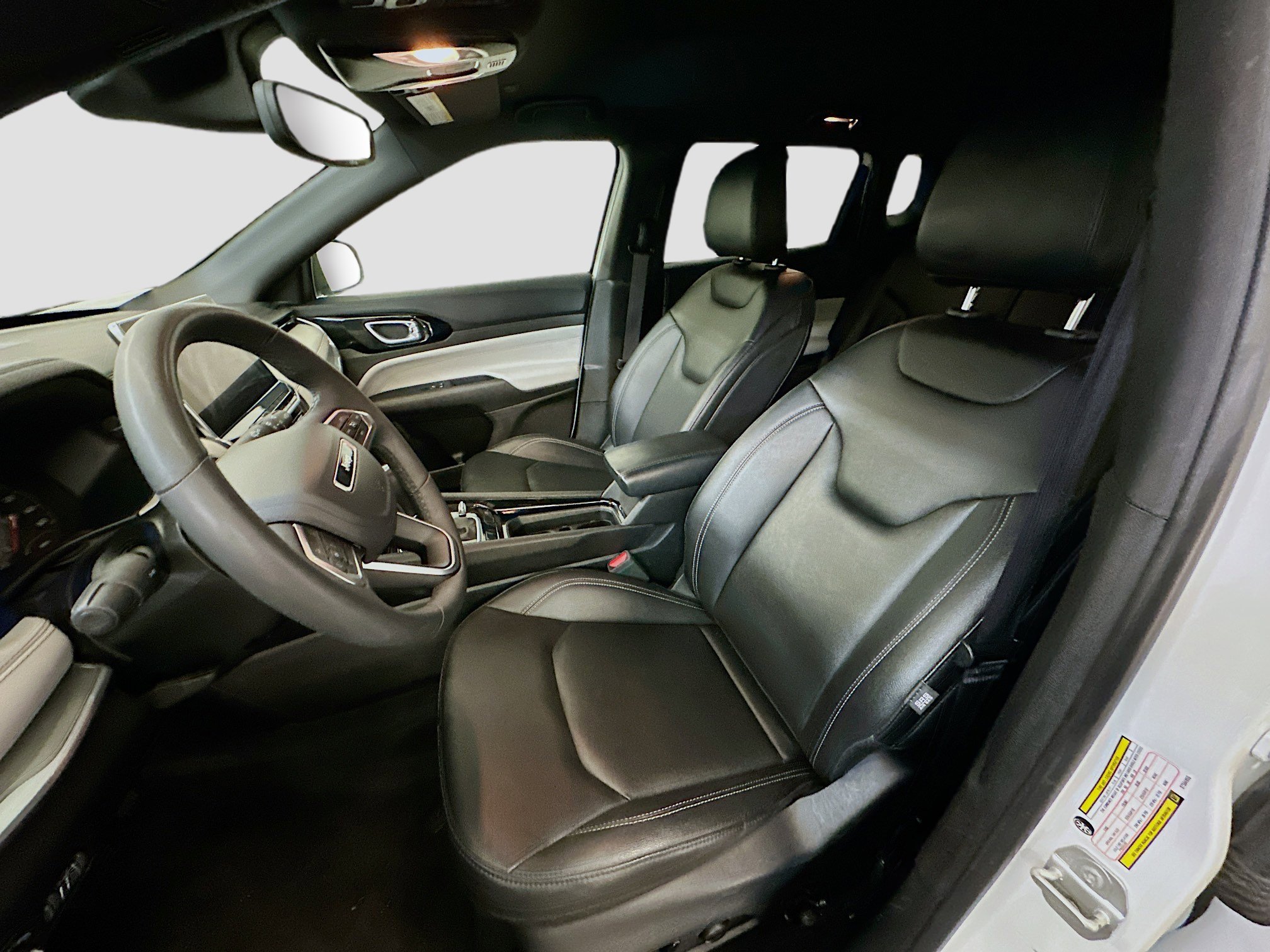 Used 2025 Jeep Compass Limited image 13