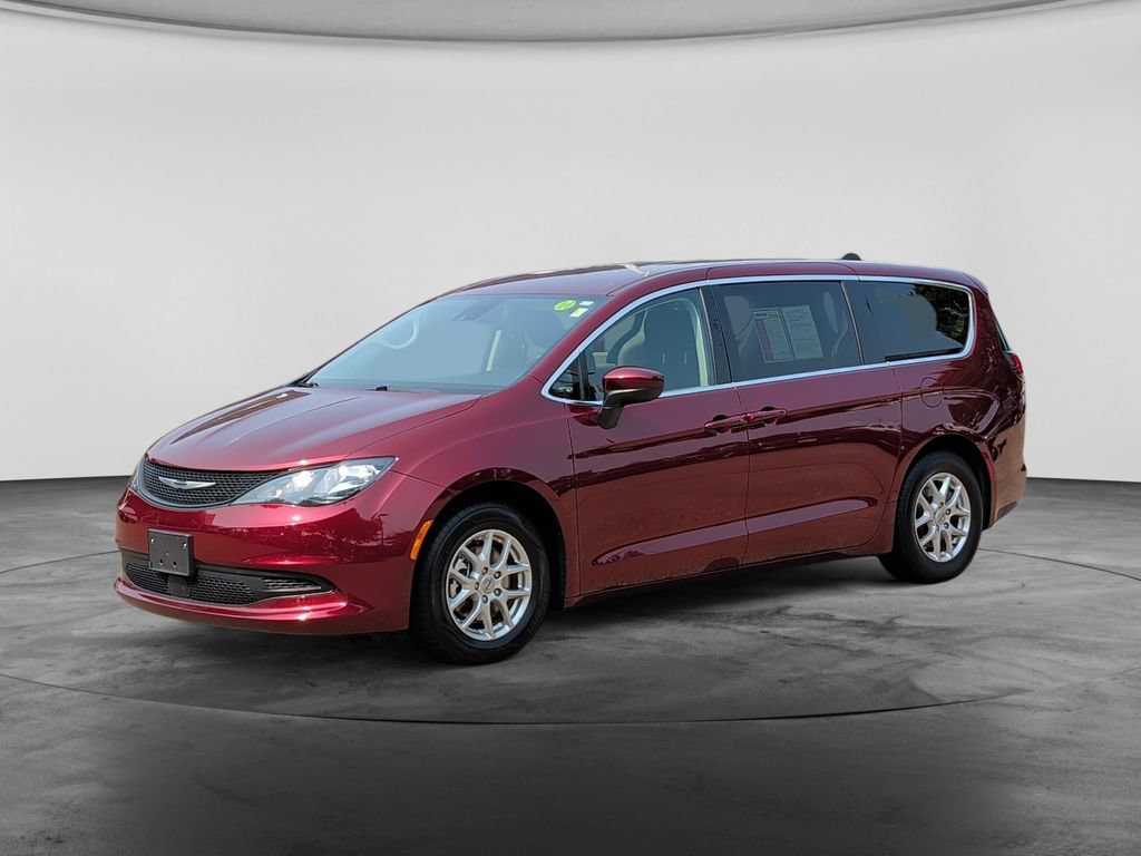 Used 2023 Chrysler Voyager LX FWD image 3