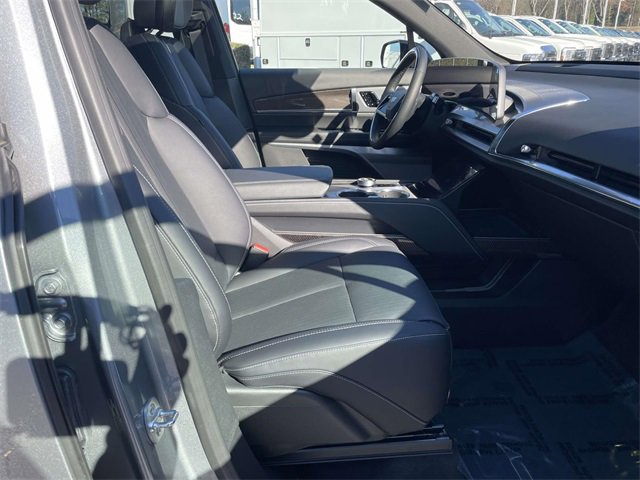 Used 2026 Cadillac Vistiq Sport image 27