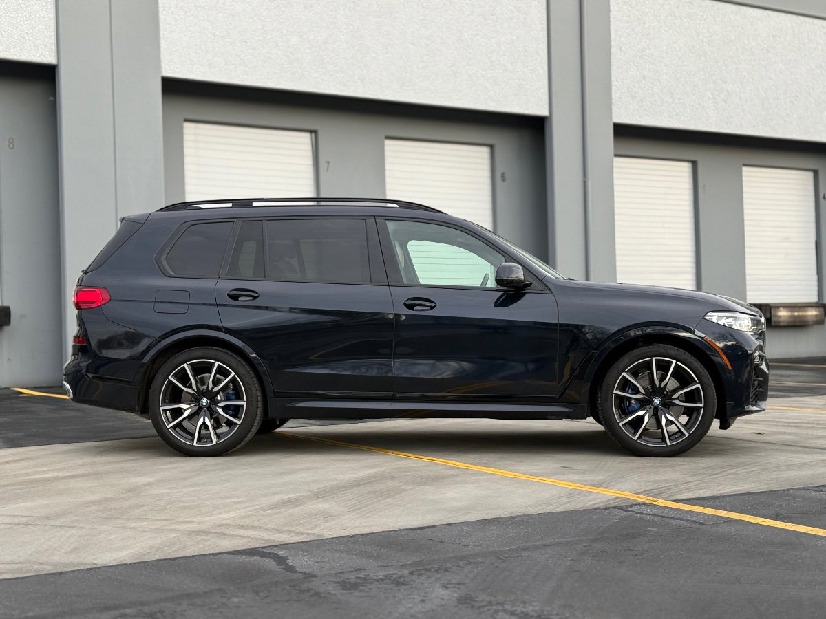Used 2022 BMW X7 xDrive40i w/ M Sport Package AWD/4WD image 2