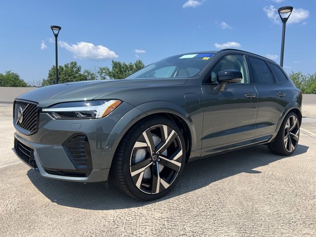 New 2026 Volvo XC60 T8 Ultra image 3