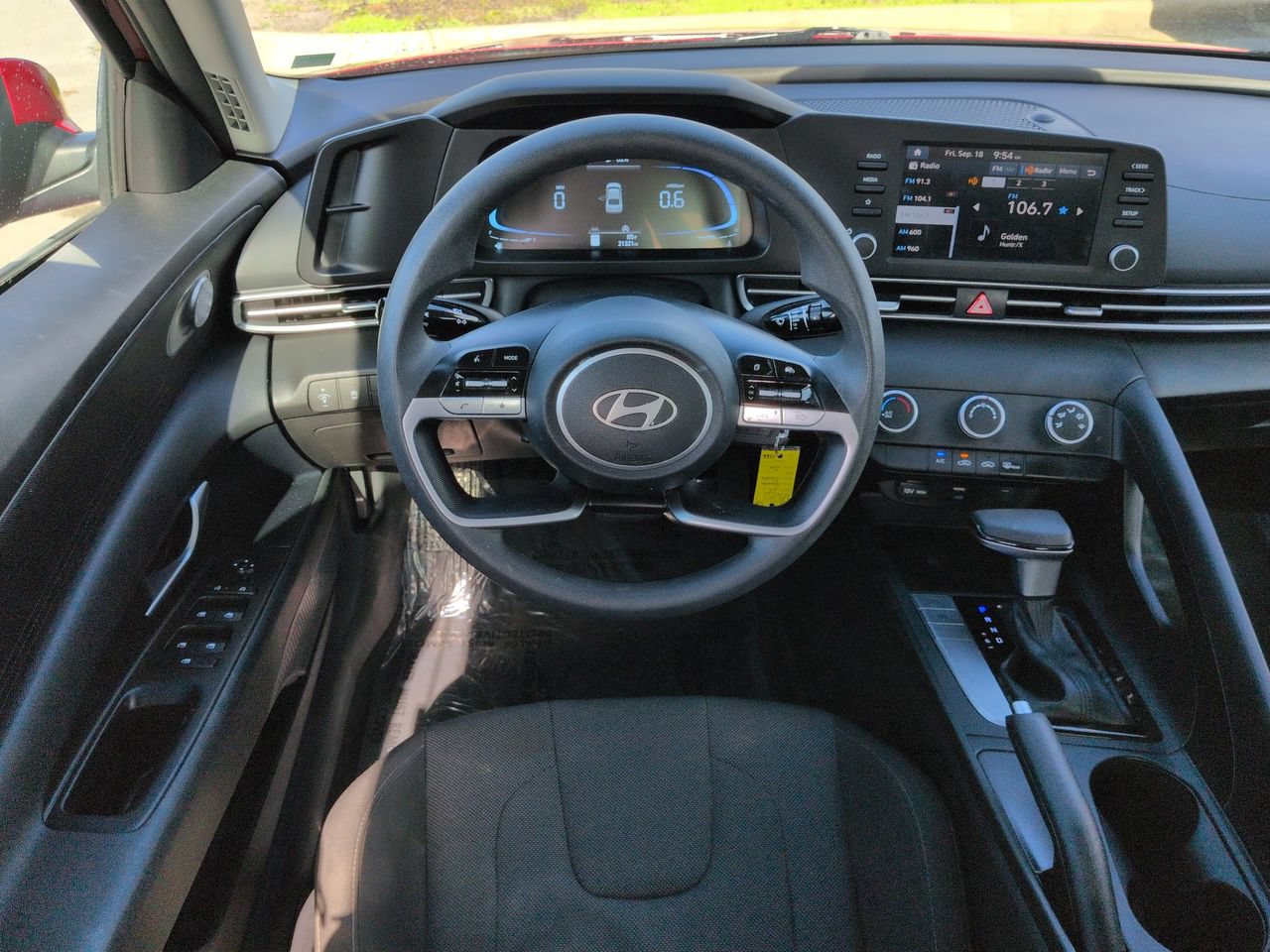 Used 2025 Hyundai Elantra SE w/ Cargo Package FWD image 14