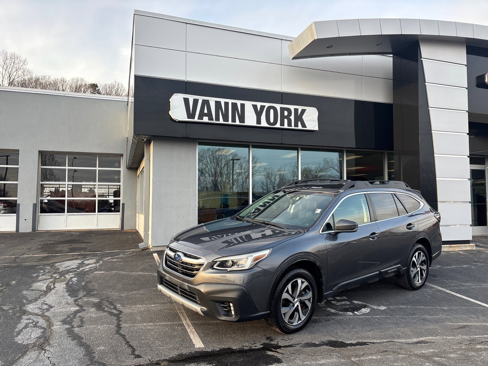 Used 2020 Subaru Outback Limited w/ Popular Package #2 image 1