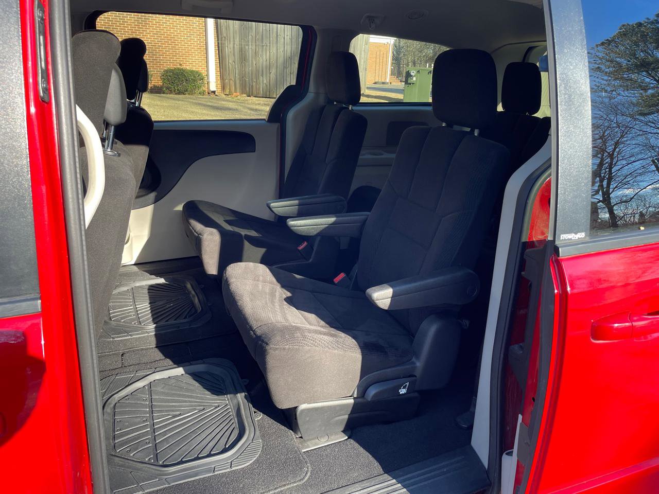 Used 2012 Dodge Grand Caravan SXT image 13